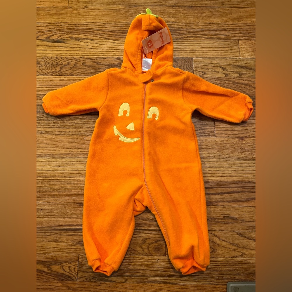 Ship in time for Halloween!  Halloween onesie size 3-6 month old